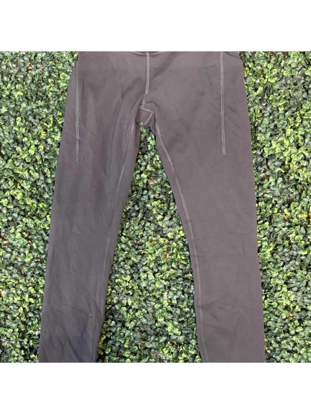 Lululemon black full-length performance leggings 🖤size 6